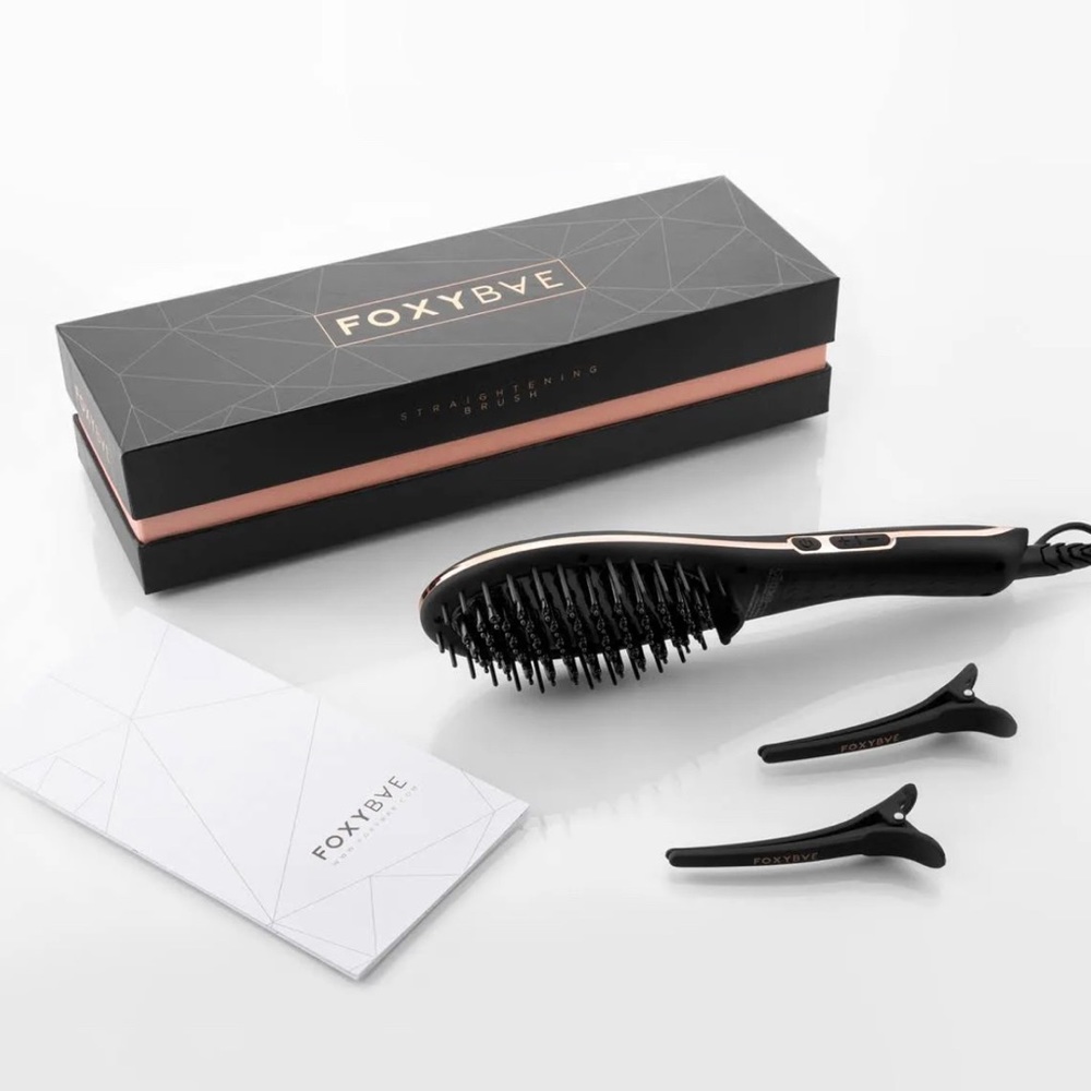 FoxyBae straightening brush